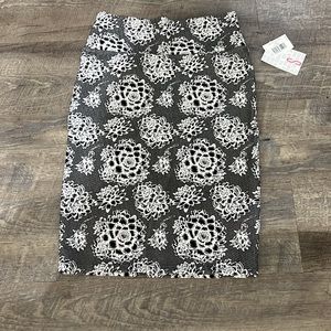 LuLaRoe Cassie Black & White Floral Size Small Fitted Pencil Skirt